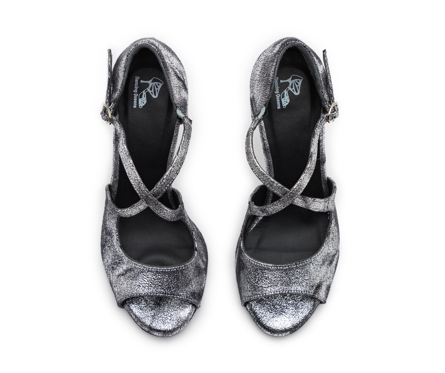 Draufsicht der Orion-Tanzschuhe in Silber von Dancing Queens mit bequemem Riemchendesign mit offener Spitze auf weißem Hintergrund.